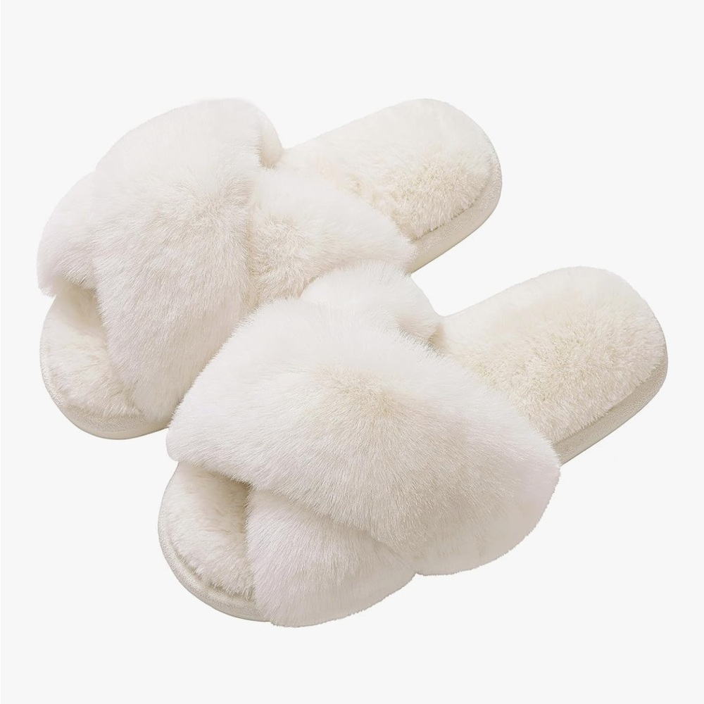 Fuzzy Memory Foam Slippers (White)
